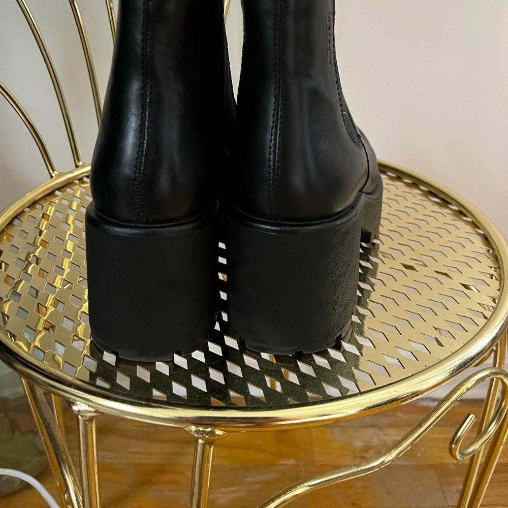 Vagabond Dioon Chelsea Boot
Size 37